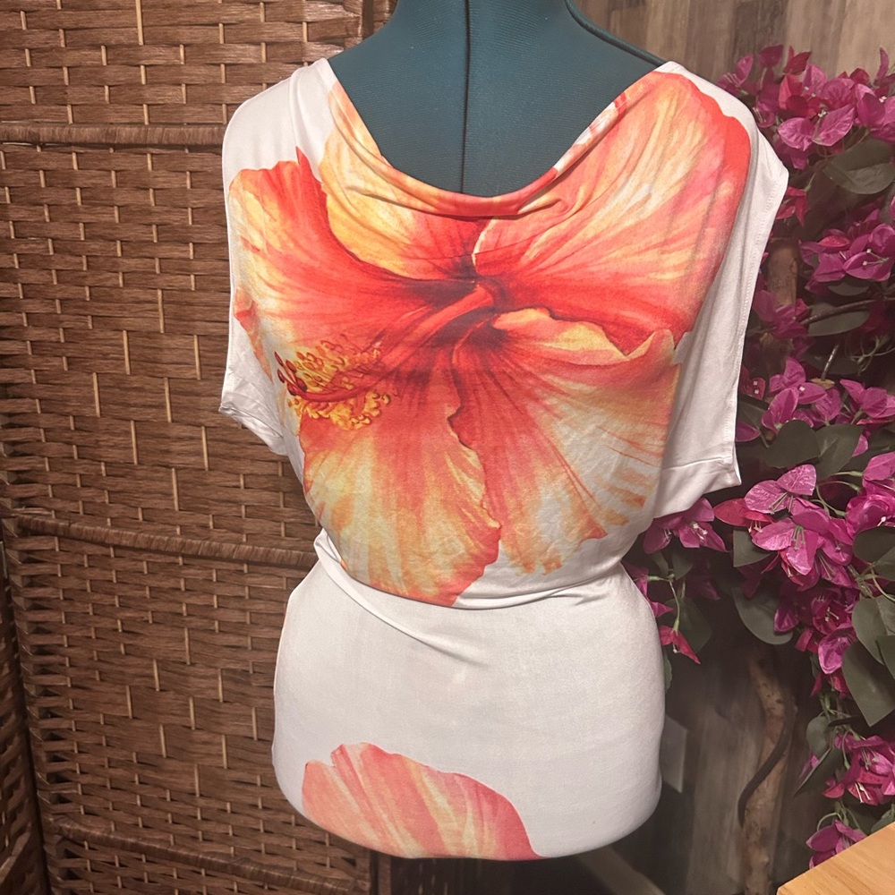 Pretty orange and white floral top